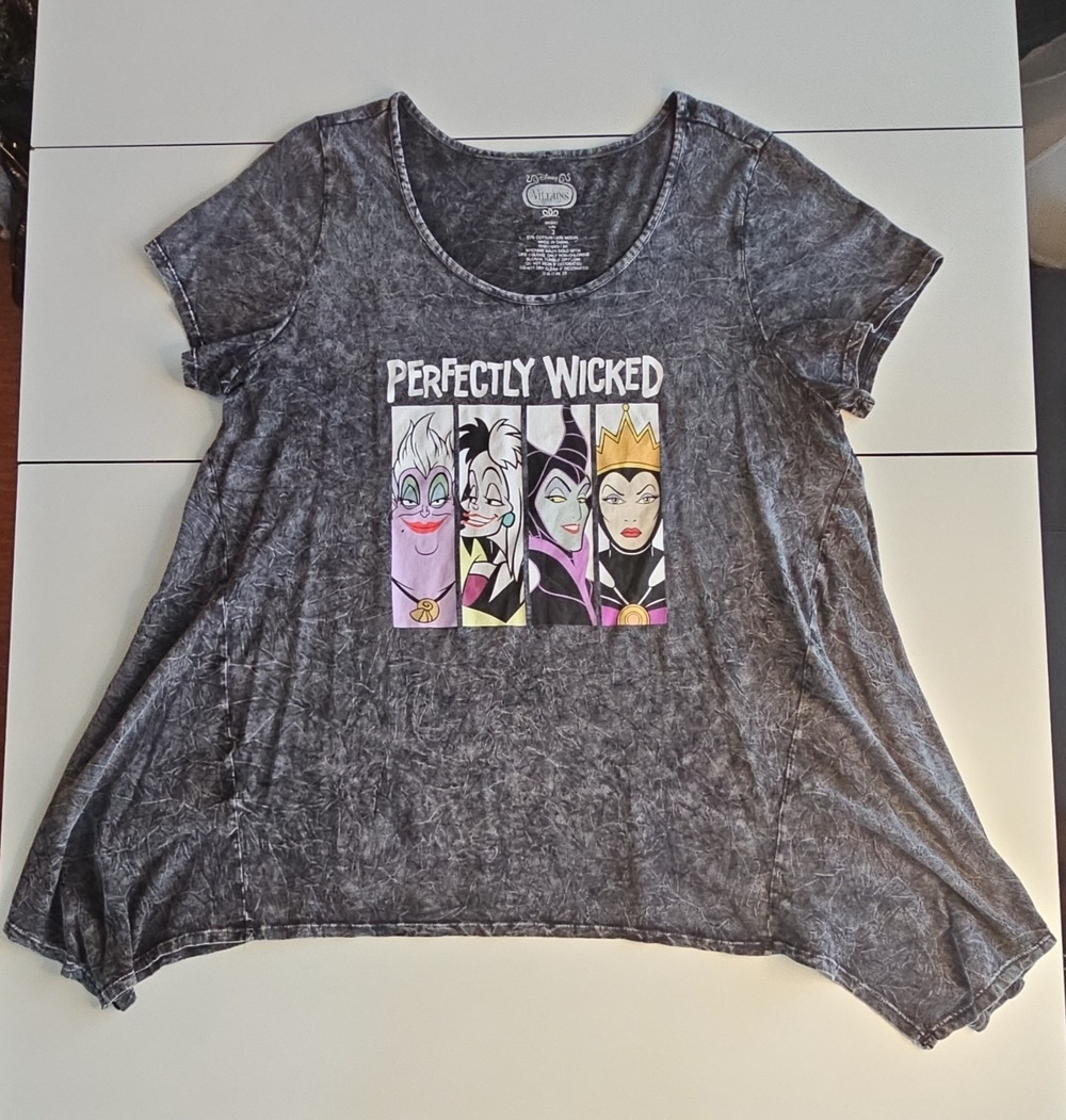 Disney Villains Perfectly Wicked Womens 2X (18) Acid Wash Swing Tee Plus Size